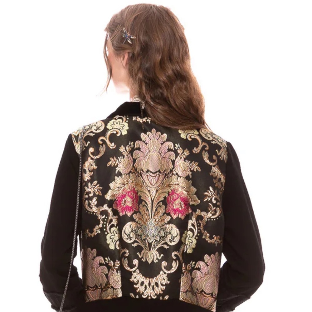 Aratta The Heart of Autumn Elegant Black Coat - Picture 6 of 7